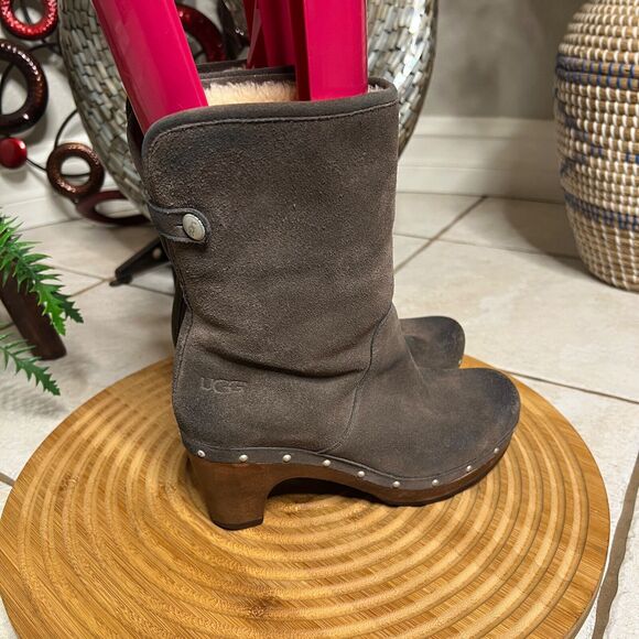 UGG Lynnea Brown Suede Leather Ankle Fold Over Booties Women’s Size 5 US - Picture 9 of 16